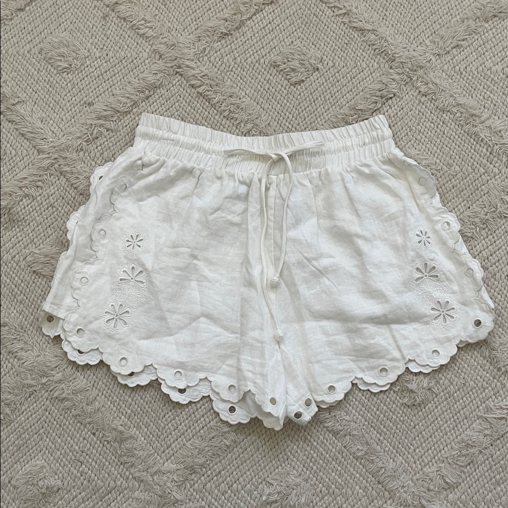FARM Rio White Eyelet Scalloped Hem Shorts - Picture 3 of 6